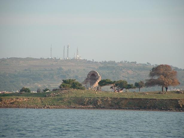 Tavuk Adası (Agios Ioannis Prodromos Manastırı)