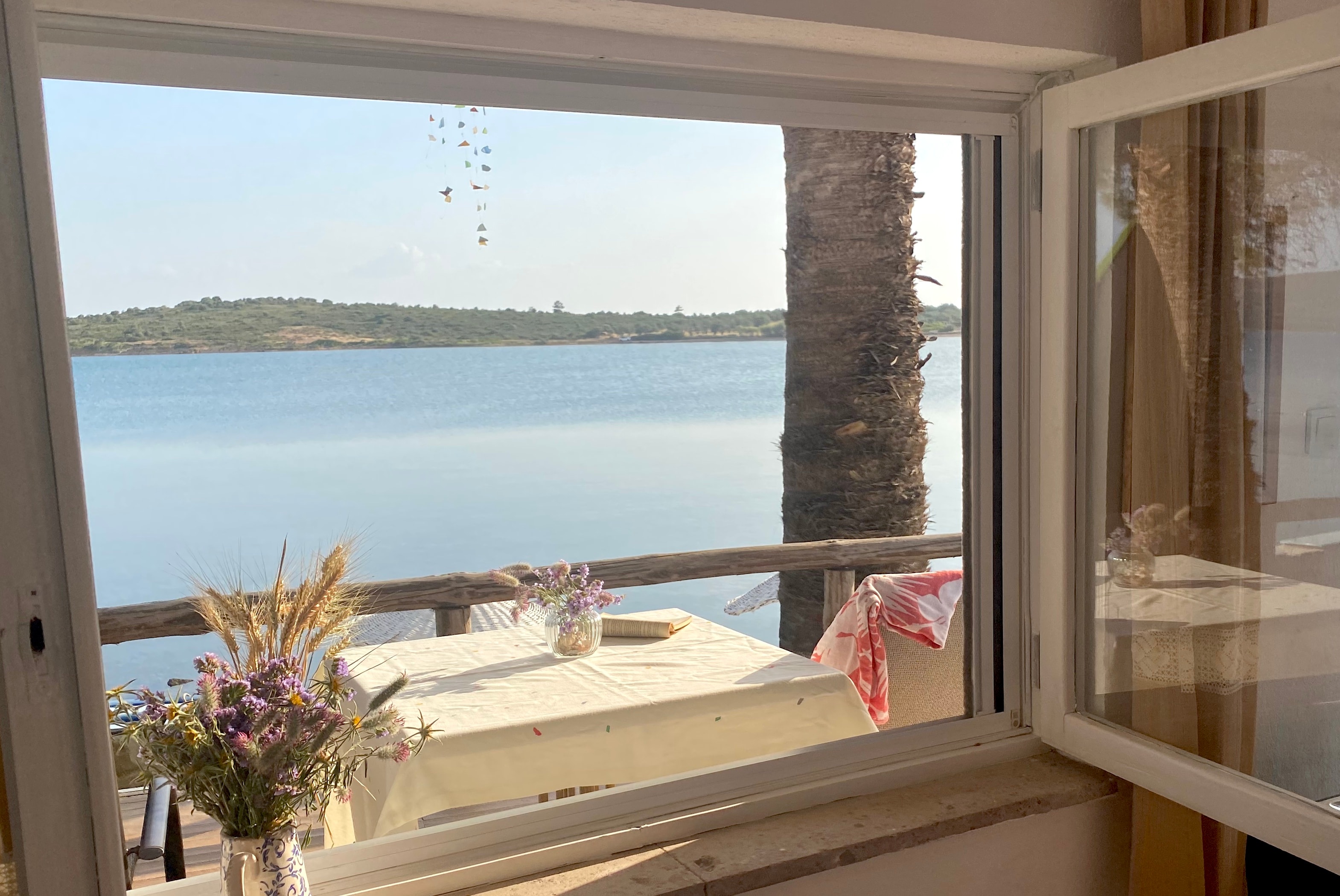Oda 1 — Suit — geniş veranda, deniz manzarası — fotoğraf 2/5